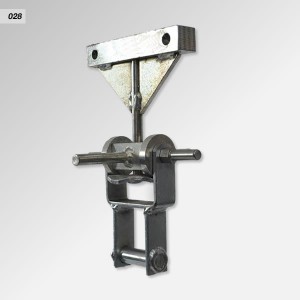 028 fixed triangle rotating spring latch hook